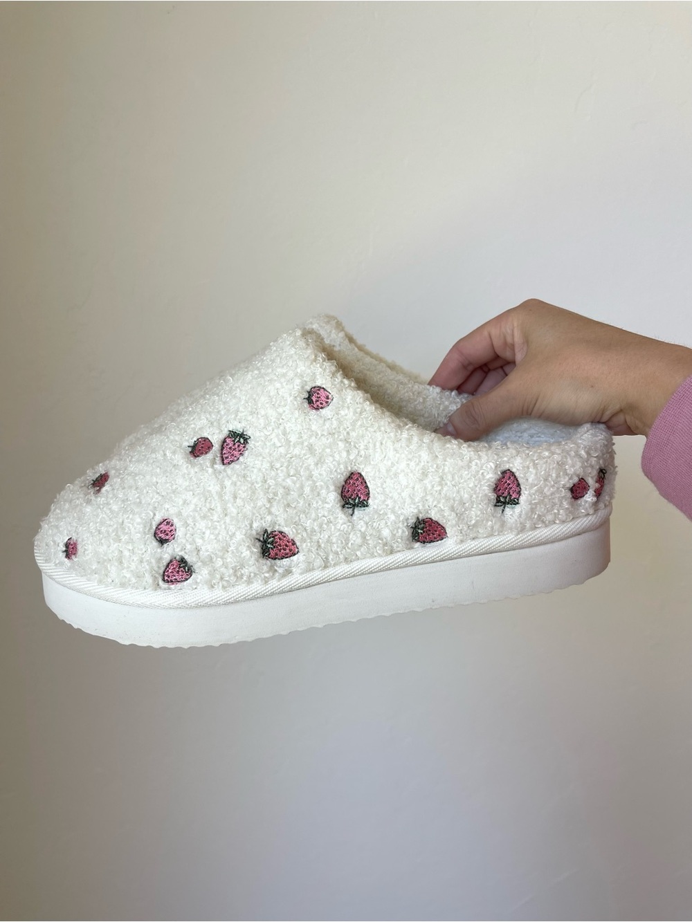Aerie Strawberries Embroidered Playful Pink White Sherpa Fuzzy Slippers Size 9